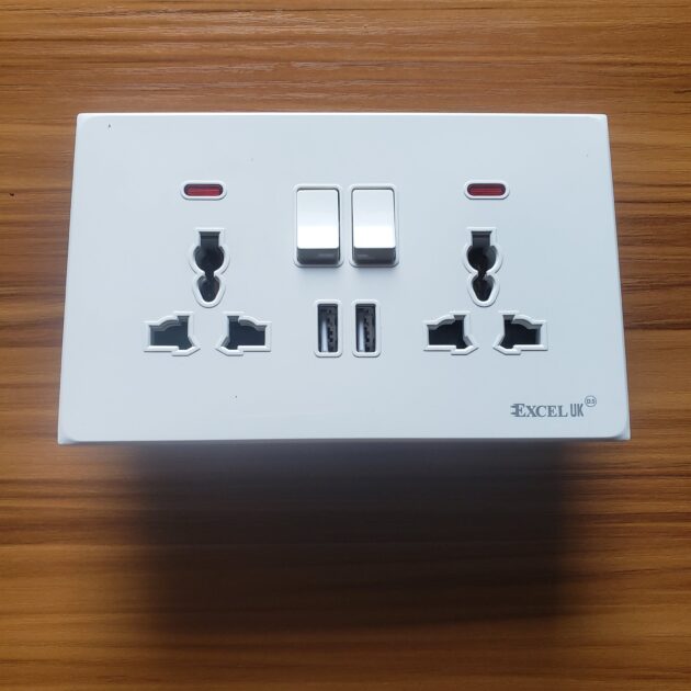13 AMPS USB DOUBLE SOCKET WITH LIGHT - Image 4