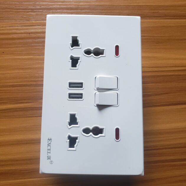 13 AMPS USB DOUBLE SOCKET WITH LIGHT - Image 2