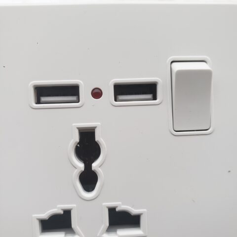 13AMPS USB SINGLE SOCKET - Image 2