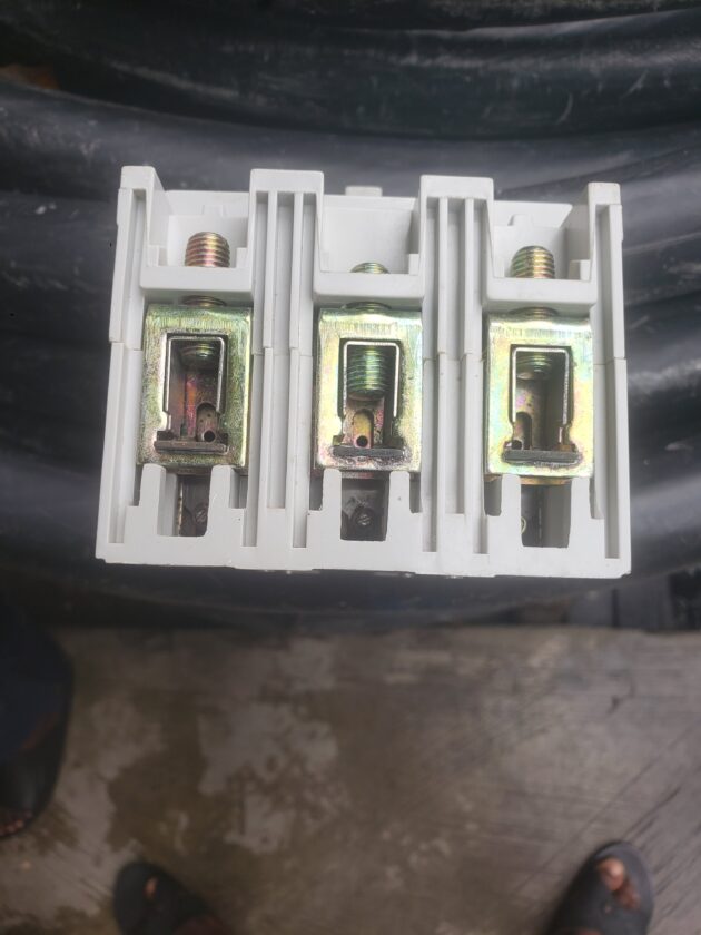 Dorman Smith 3pole 100AMPS circuit breaker. - Image 2