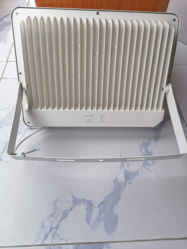 150WATT SLANG FLOOD LIGHT - Image 4